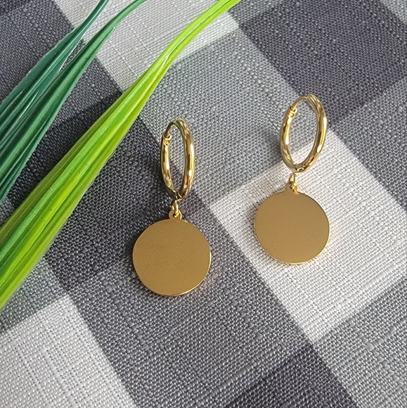 New! Yin Yang Earrings Small hoop YingYang black / white dangle loop Wom… - Picture 3 of 4